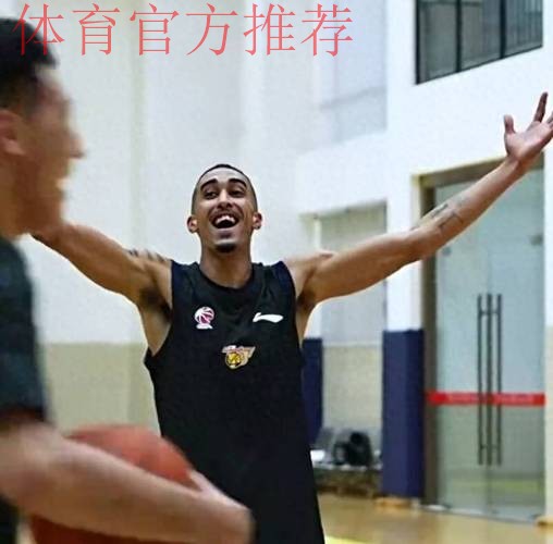 广东队积极备战！奎因心情大好 崔永熙亮相 王少杰归队